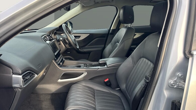 Jaguar F-Pace 2.0d Portfolio 5dr Auto AWD Diesel Estate